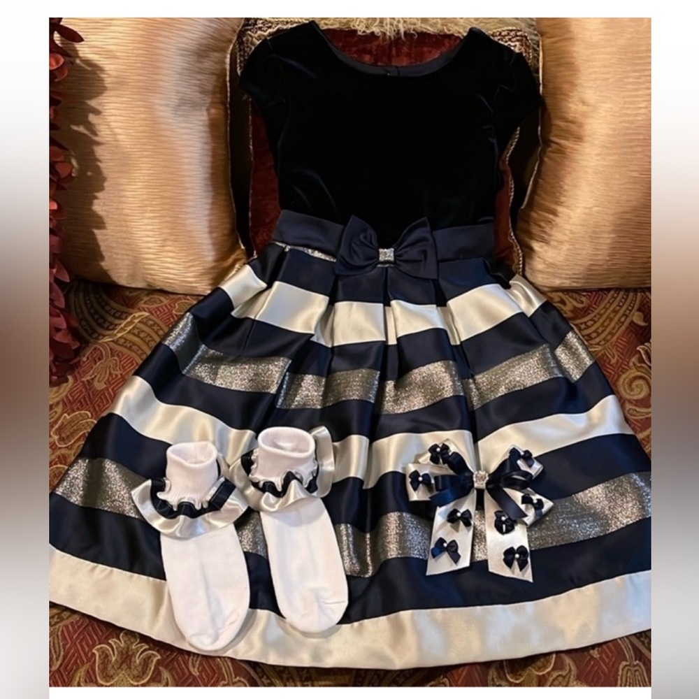 Jona Michelle kids dress size 10 mint condition & socks & bow price is firm